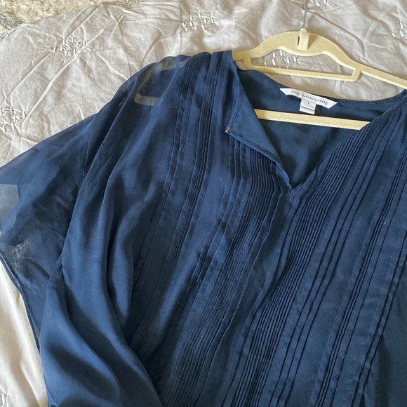 Flowy Navy Diane Von Furstenberg Top - Picture 8 of 9
